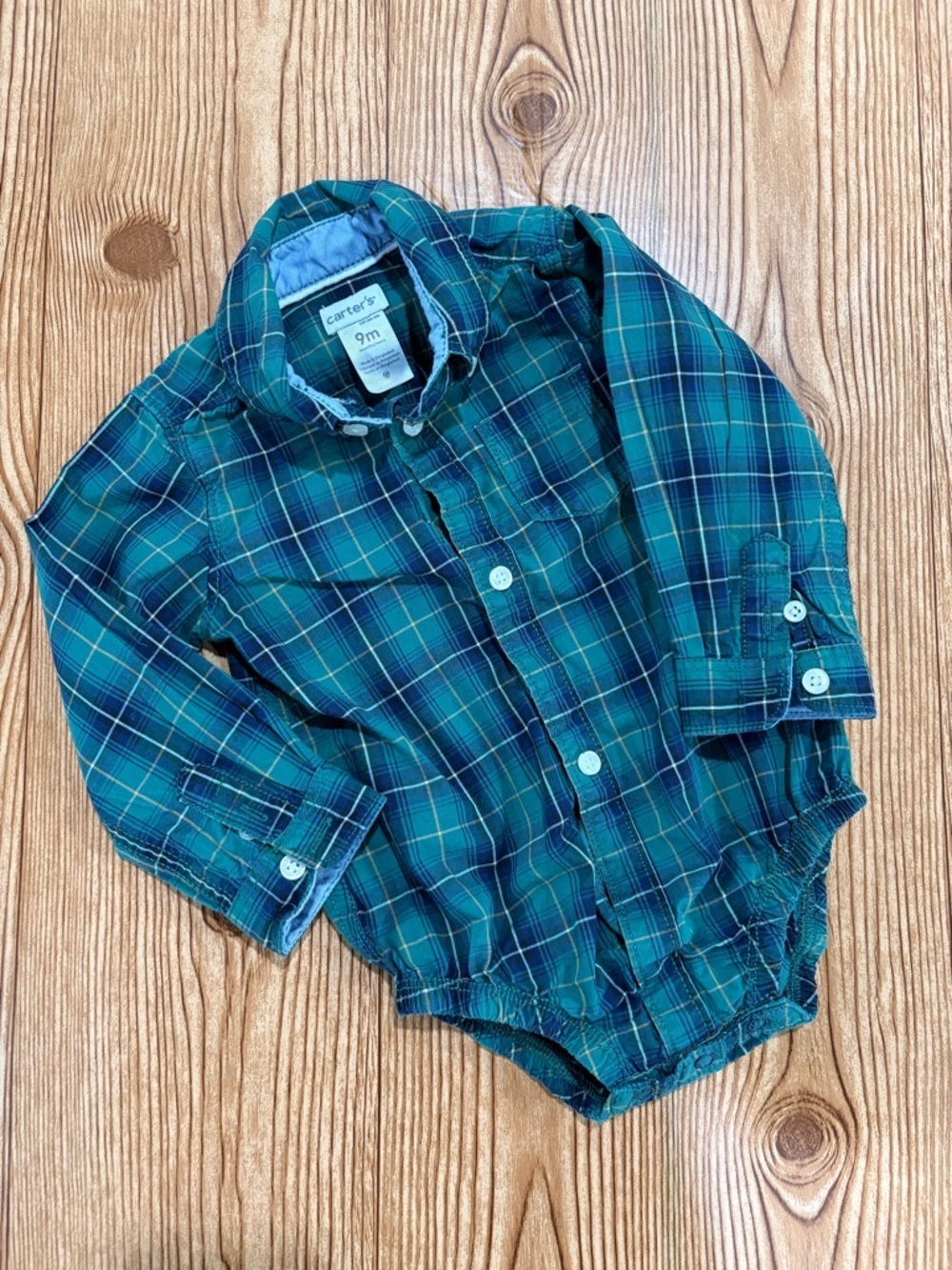 7/$20 Carter’s Plaid Long Sleeve One-Piece Onesie Cotton 9 Month
